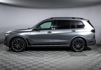 Подержанный автомобиль BMW X7 2023 года (8 фото)