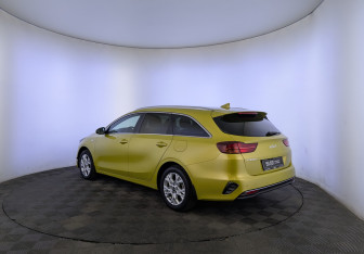 Подержанный автомобиль Kia Ceed Wagon 2021 года (7 фото)