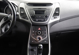 Подержанный автомобиль Hyundai Elantra Sedan 2014 года (8 фото)
