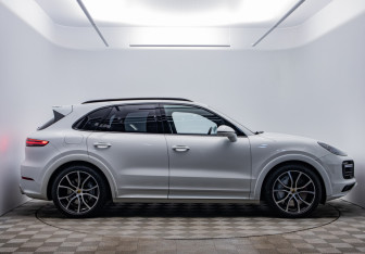 Подержанный автомобиль Porsche Cayenne 2018 года (4 фото)