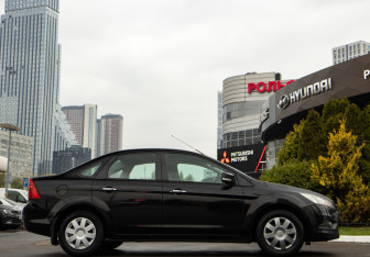 Подержанный автомобиль Ford Focus Sedan 2009 года (3 фото)