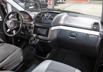 Подержанный автомобиль Mercedes-Benz Viano 2011 года (10 фото)