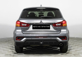 Подержанный автомобиль Mitsubishi ASX 2017 года (6 фото)