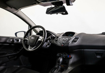 Подержанный автомобиль Ford Fiesta Hatchback 2017 года (7 фото)