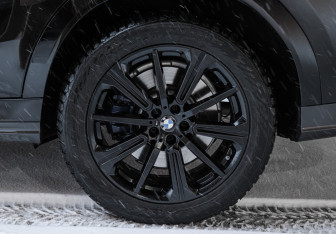 Подержанный автомобиль BMW X6 2021 года (13 фото)