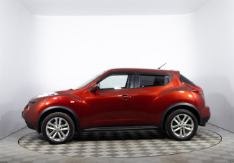 Подержанный автомобиль Nissan Juke 2011 года (8 фото)