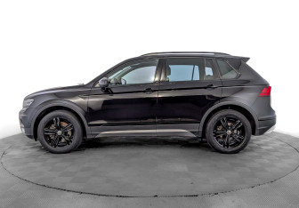 Подержанный автомобиль Volkswagen Tiguan 2019 года (8 фото)