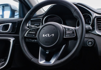 Подержанный автомобиль Kia Ceed Wagon 2021 года (15 фото)