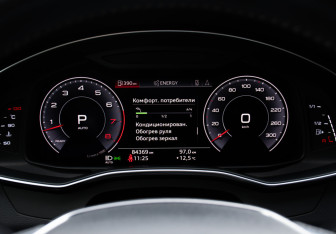 Подержанный автомобиль Audi A7 2018 года (19 фото)
