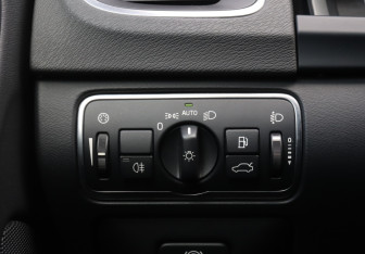 Подержанный автомобиль Volvo S60 2014 года (15 фото)