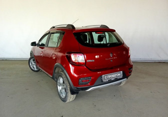 Подержанный автомобиль Renault Sandero 2021 года (7 фото)