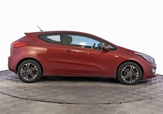 Подержанный автомобиль Kia Ceed Hatchback 2014 года (4 фото)