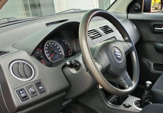 Подержанный автомобиль Suzuki Swift Hatchback 2008 года (12 фото)