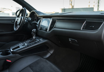 Подержанный автомобиль Porsche Macan 2016 года (16 фото)