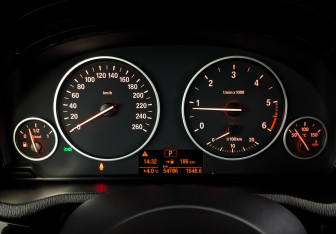 Подержанный автомобиль BMW X4 2017 года (13 фото)