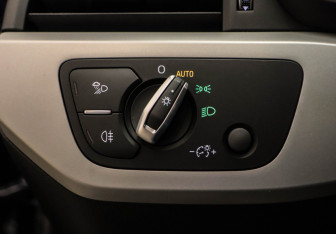 Подержанный автомобиль Audi A4 Sedan 2020 года (8 фото)