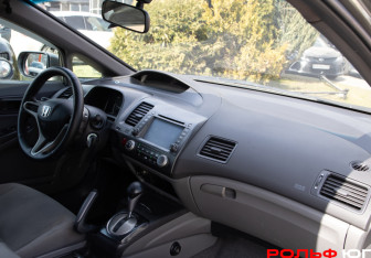 Подержанный автомобиль Honda Civic Sedan 2008 года (7 фото)