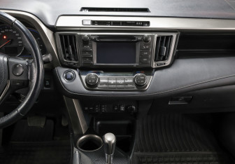 Подержанный автомобиль Toyota RAV4 2013 года (14 фото)