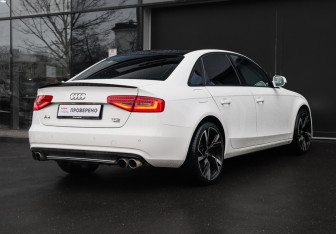 Подержанный автомобиль Audi A4 Sedan 2014 года (4 фото)