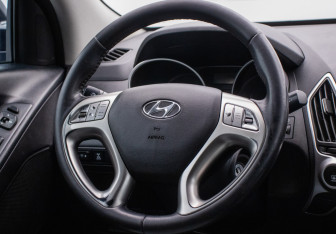 Подержанный автомобиль Hyundai ix35 2012 года (15 фото)