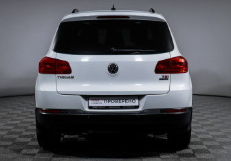Подержанный автомобиль Volkswagen Tiguan 2013 года (6 фото)
