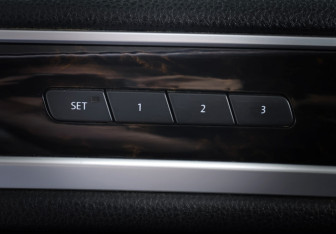 Подержанный автомобиль Volkswagen Touareg 2012 года (18 фото)