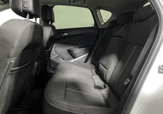 Подержанный автомобиль Opel Astra Hatchback 2014 года (10 фото)