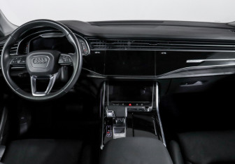 Подержанный автомобиль Audi Q8 2021 года (12 фото)