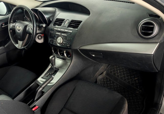 Подержанный автомобиль Mazda 3 Sedan 2011 года (10 фото)