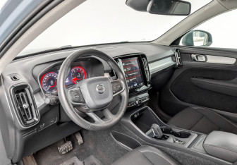 Подержанный автомобиль Volvo XC40 2020 года (16 фото)