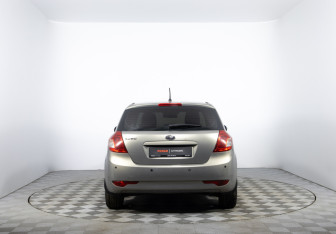 Подержанный автомобиль Kia Ceed Hatchback 2010 года (6 фото)