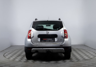 Подержанный автомобиль Dacia Duster 2010 года (6 фото)