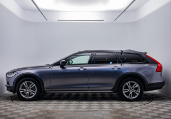 Подержанный автомобиль Volvo V90 Cross Country 2018 года (8 фото)