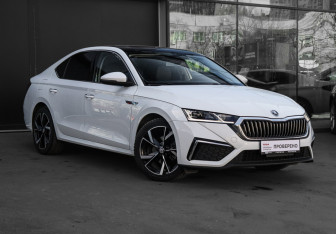 Подержанный автомобиль Skoda Octavia Liftback 2023 года (3 фото)