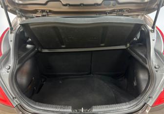 Подержанный автомобиль Hyundai Solaris Hatchback 2015 года (13 фото)