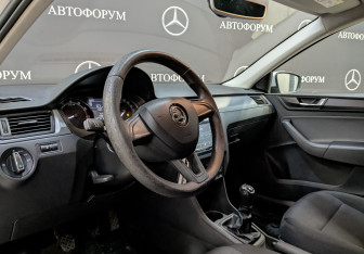 Подержанный автомобиль Skoda Rapid Liftback 2019 года (15 фото)