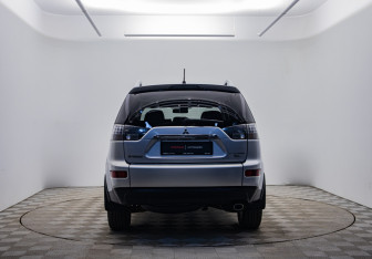 Подержанный автомобиль Mitsubishi Outlander 2008 года (6 фото)