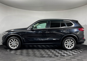 Подержанный автомобиль BMW X5 2020 года (5 фото)