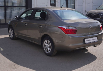 Подержанный автомобиль Citroen C-Elysee 2013 года (7 фото)