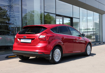 Подержанный автомобиль Ford Focus Hatchback 2012 года (5 фото)