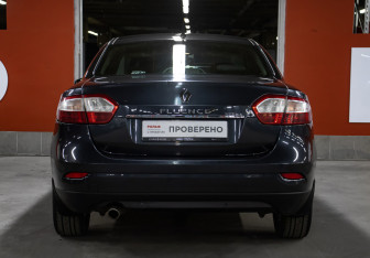 Подержанный автомобиль Renault Fluence 2010 года (6 фото)