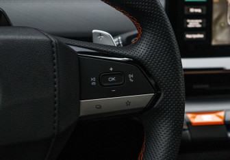 Подержанный автомобиль Changan UNI-V 2023 года (27 фото)