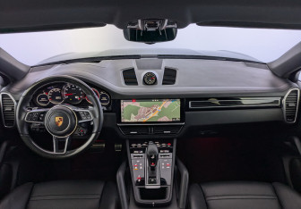 Подержанный автомобиль Porsche Cayenne 2019 года (14 фото)