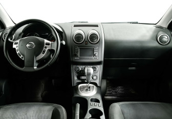 Подержанный автомобиль Nissan Qashqai 2013 года (7 фото)