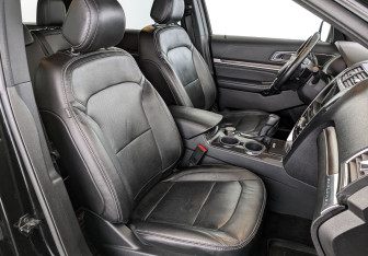 Подержанный автомобиль Ford Explorer 2017 года (24 фото)