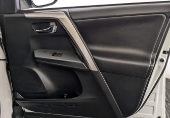 Подержанный автомобиль Toyota RAV4 2018 года (25 фото)