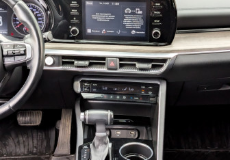 Подержанный автомобиль Kia K5 2021 года (15 фото)