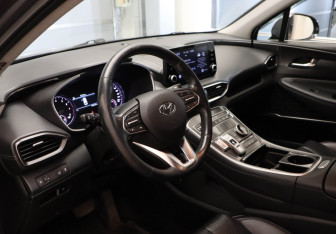 Подержанный автомобиль Hyundai Santa Fe 2021 года (7 фото)