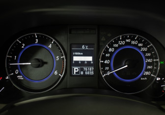 Подержанный автомобиль Infiniti QX70 2013 года (13 фото)