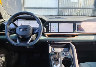 Подержанный автомобиль Geely Monjaro 2023 года (17 фото)